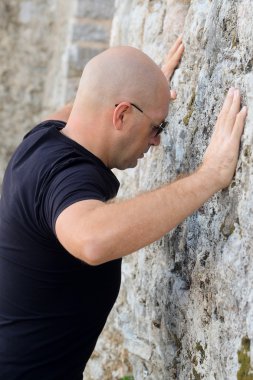 Kel kafalı adam portresi