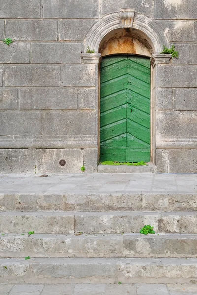 Green wooden door — Stock Photo, Image