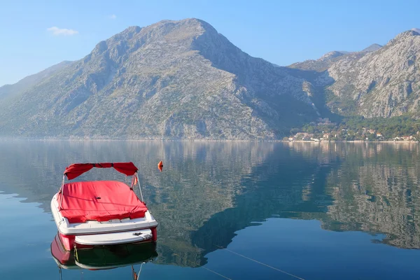 bir deniz teknede görüntüsünü