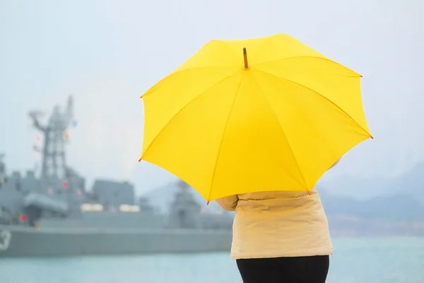 Afbeelding van een meisje met paraplu — Stockfoto