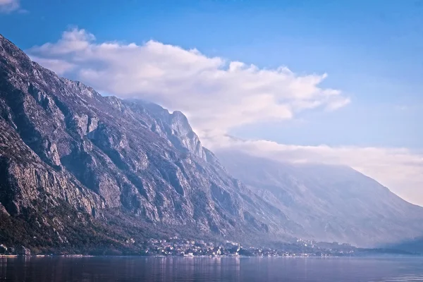 Landscape with the image of sea and mountains — Stock Photo, Image