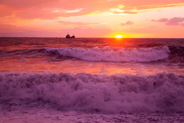 Paisaje con la imagen de tormenta en el mar — Foto de Stock