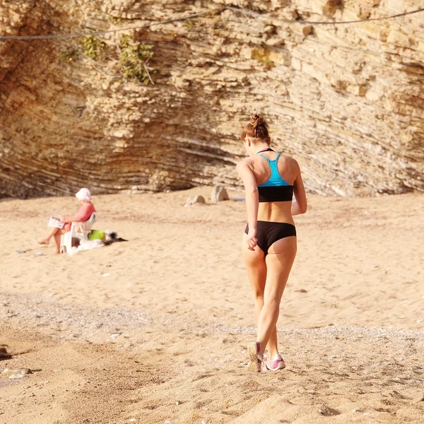 Training girl athlete — Stock Photo, Image