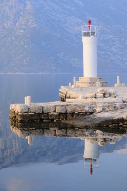 Deniz ve dağlar görüntü ile manzara