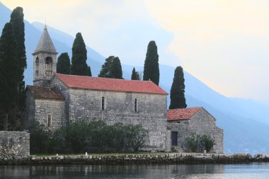 Deniz ve dağlar görüntü ile manzara