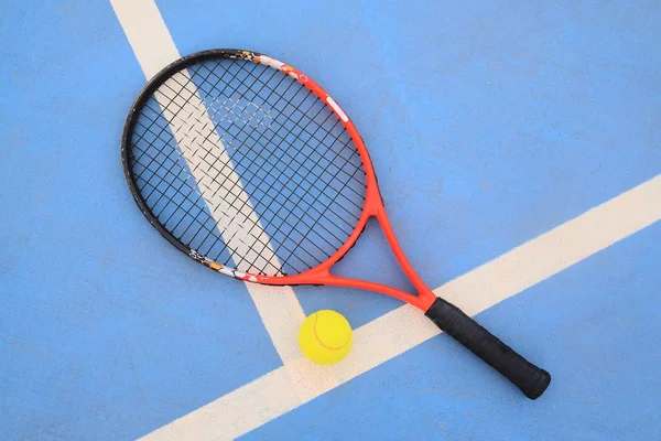 Imagen de pelota de tenis y raqueta de tenis —  Fotos de Stock