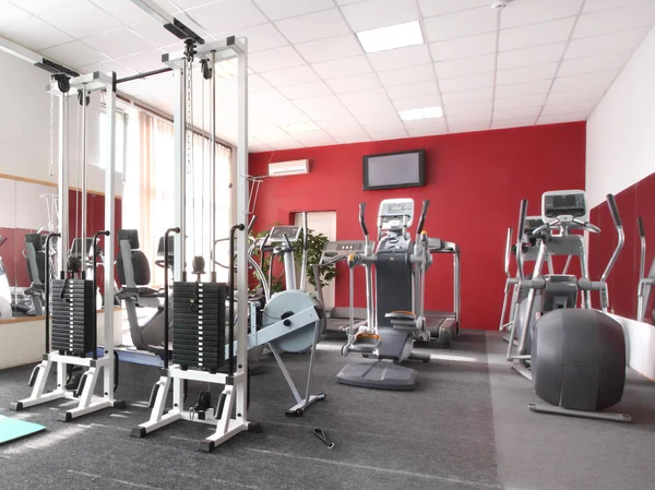 Aparato de gimnasio en una sala de gimnasio —  Fotos de Stock