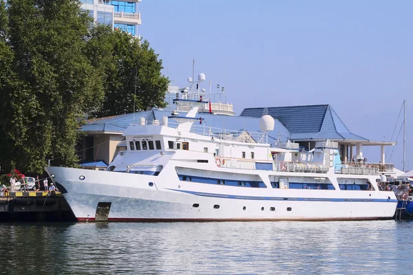 Afbeelding van een passagier boot — Stockfoto