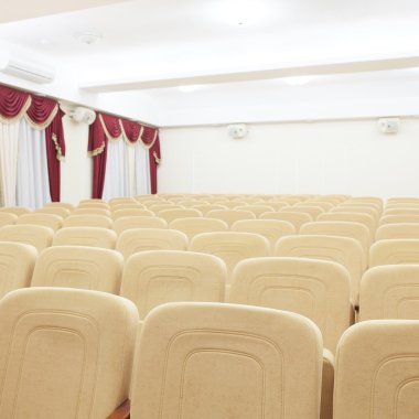 bir konferans salonu iç