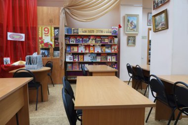 Okuma salonunda Halk Kütüphanesi