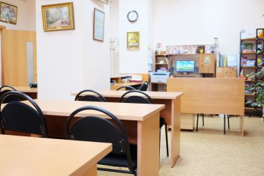 Okuma salonunda Halk Kütüphanesi