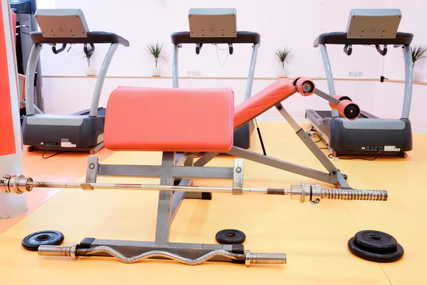 Interior de un moderno gimnasio —  Fotos de Stock