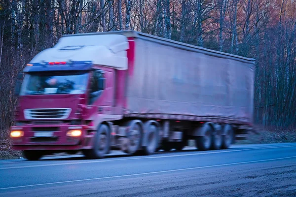 Kamion na dálnici v regionu Moscow region — Stock fotografie