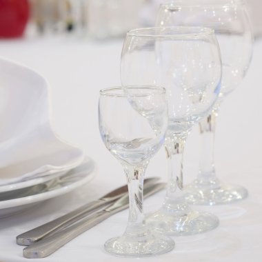 Bir otel odasının içinde.