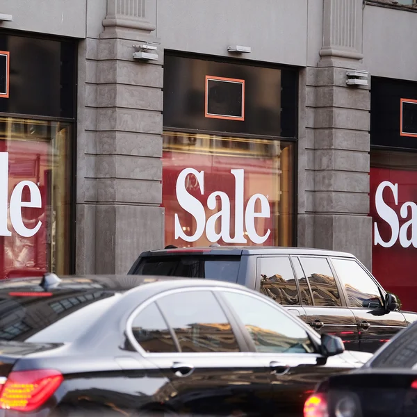 Word "Sale" on a show window — Stock Photo, Image