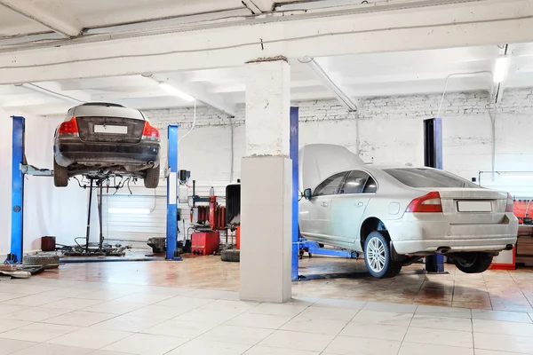 Imagem de uma garagem de reparação de automóveis — Fotografia de Stock