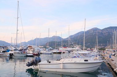 Görüntü teknelerin Harbour bir Adriyatik Denizi