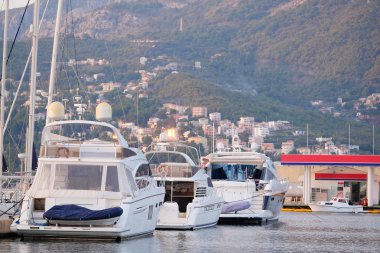 Görüntü teknelerin Harbour bir Adriyatik Denizi