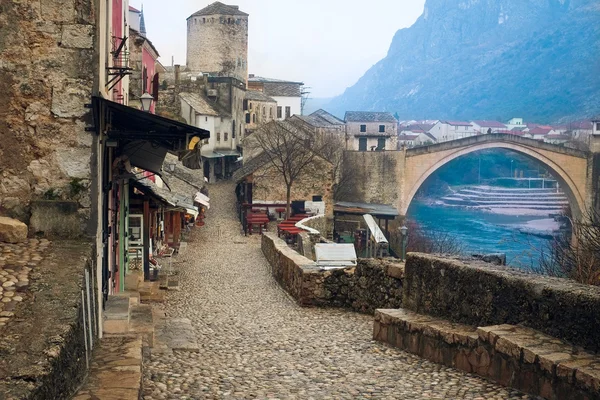 Straße in der Altstadt von Mostar, Bosnien — Stockfoto