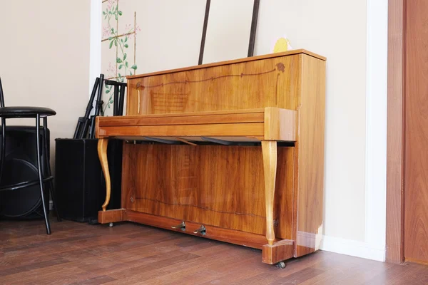 Kamer met een piano — Stockfoto