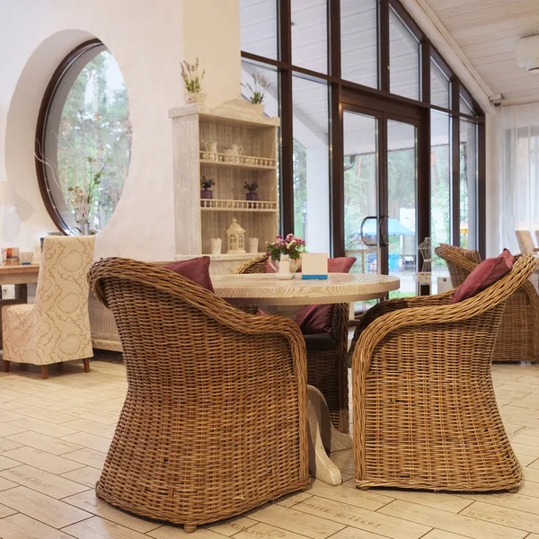 Interior de una cafetería moderna — Foto de Stock