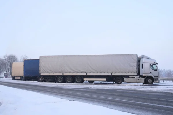 Camions sur un parking en Pologne — Photo