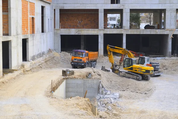 Schwermaschinenarbeiten auf dem Bau in Mostar — Stockfoto