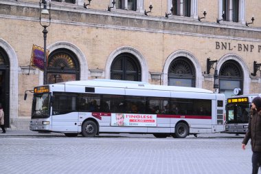 otobüs durağı Roma içinde
