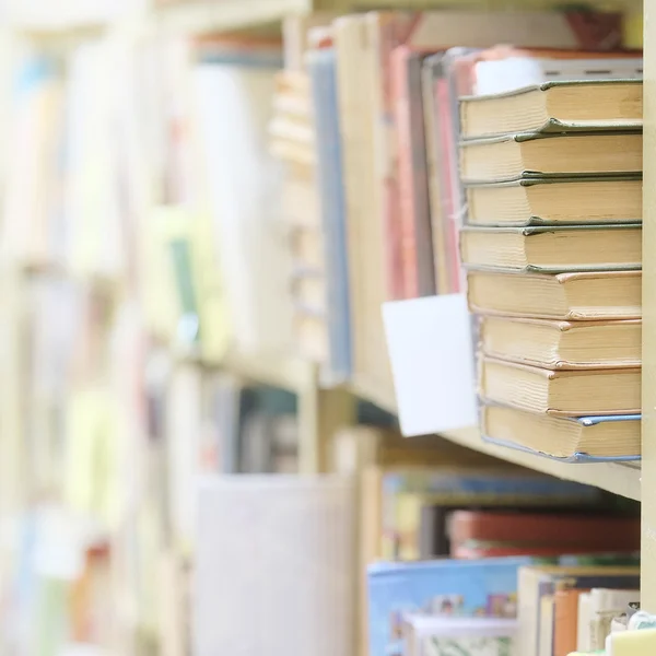 Boeken op de plank — Stockfoto