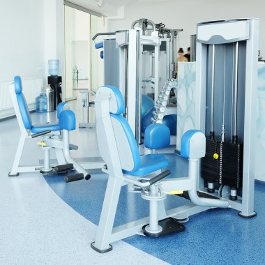 Bir spor salonunun içinde.