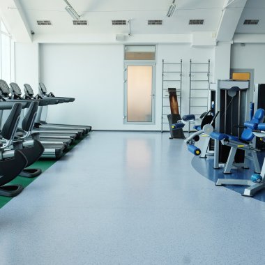 Bir spor salonunun içinde.