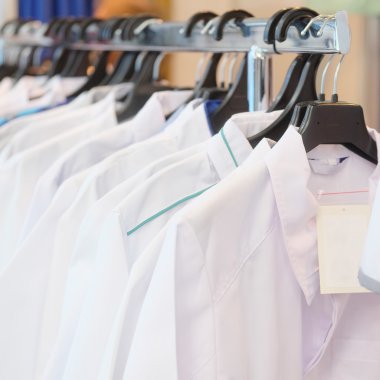 açlığın üzerine giyim