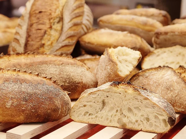 Ein frisches Brot — Stockfoto