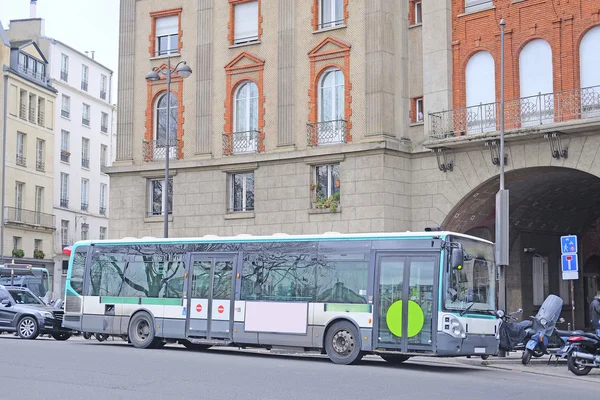 Autobus na ulicy z Paryża — Zdjęcie stockowe