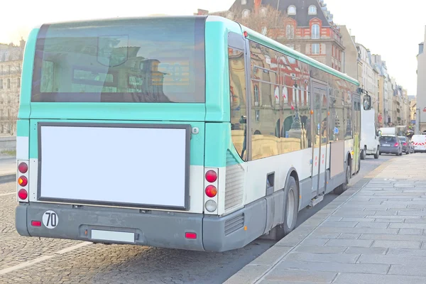 Buss på gatan i paris — Stockfoto