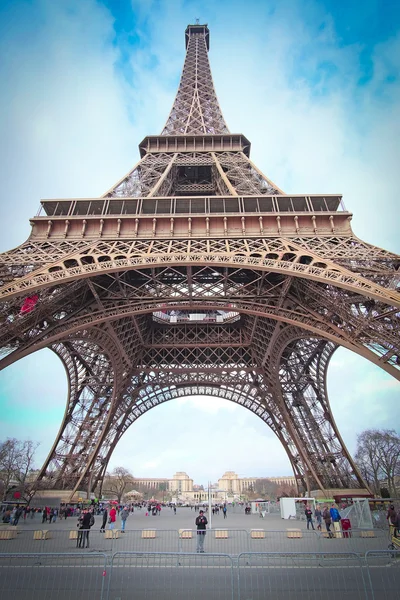 Torre Eiffel, Paris, França - um dos símbolos desta cidade — Fotografia de Stock