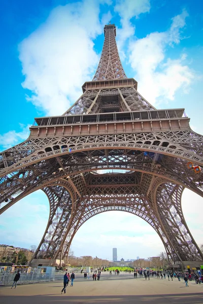 De toren van Eiffel, Paris, Frankrijk - een van de simbols van deze stad — Stockfoto