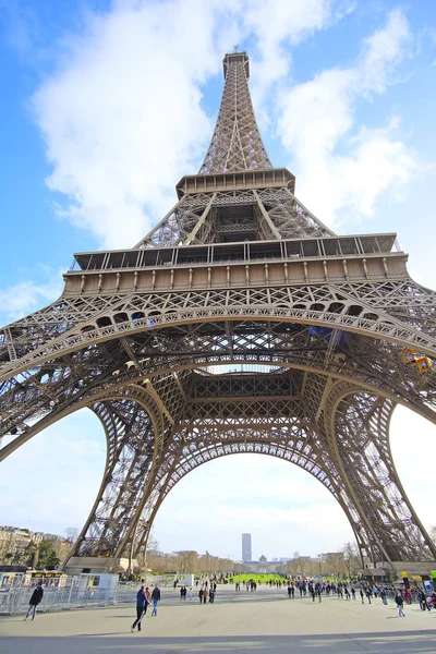 De toren van Eiffel, Paris, Frankrijk - een van de simbols van deze stad — Stockfoto