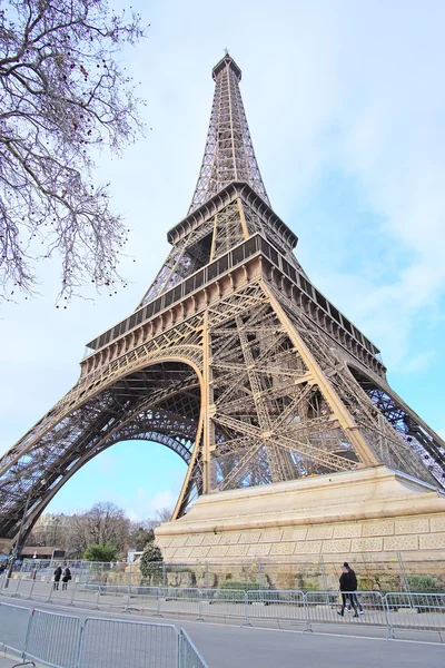 De toren van Eiffel, Paris, Frankrijk - een van de simbols van deze stad — Stockfoto