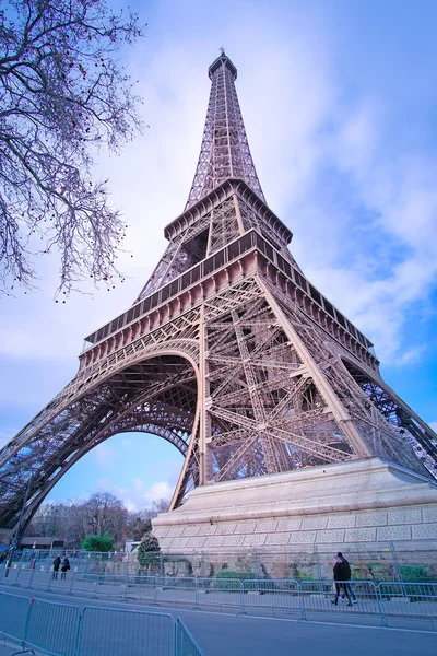 Torre Eiffel, París, Francia - uno de los símbolos de esta ciudad — Foto de Stock