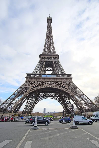 De toren van Eiffel, Paris, Frankrijk - een van de simbols van deze stad — Stockfoto