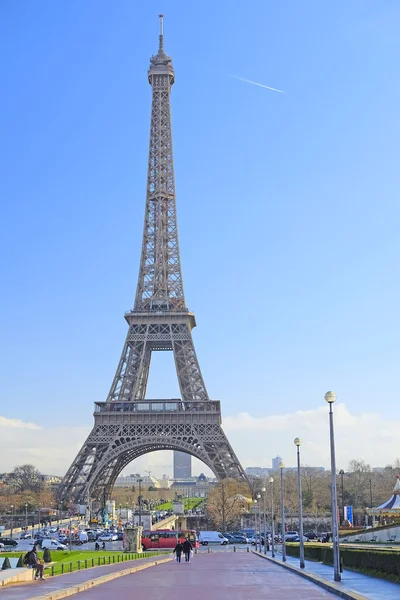 Torre Eiffel, Paris, França - um dos símbolos desta cidade — Fotografia de Stock