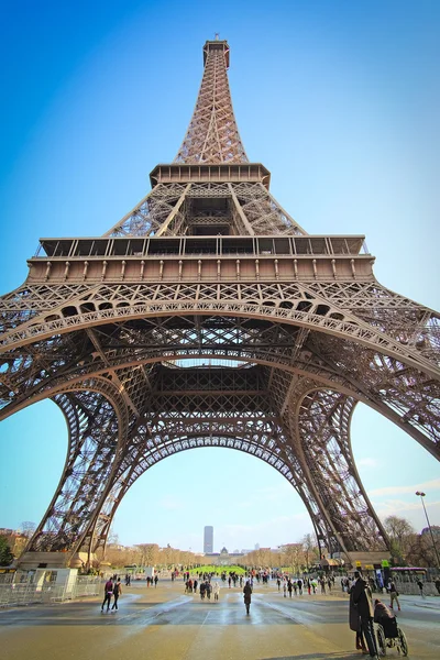 Эйфелева башня, Париж, Франция - один из символов этого города — стоковое фото