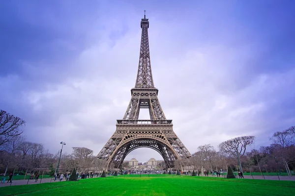 Eiffel-torony, Párizs, Franciaország - az egyik a simbols, a város — Stock Fotó