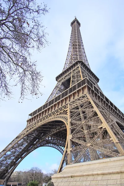 Paris, França, 8 de fevereiro de 2016: Torre Eiffel, Paris, França - um dos símbolos desta cidade — Fotografia de Stock