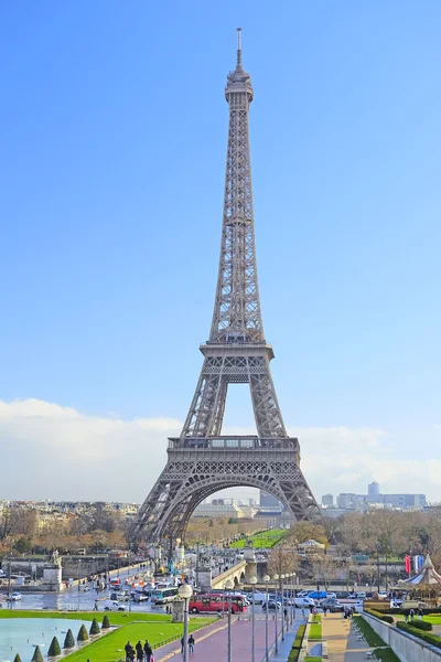 Παρίσι, Γαλλία, 8 Φεβρουαρίου 2016: Πύργος του Άιφελ, Παρίσι, Γαλλία - ένα από τα simbols αυτής της πόλης — Φωτογραφία Αρχείου