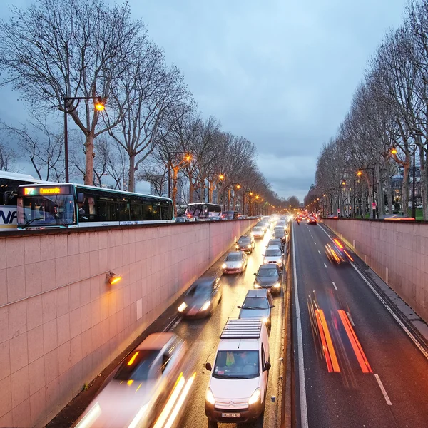Traffic jam on a street in a center of Paris — Stock Photo, Image