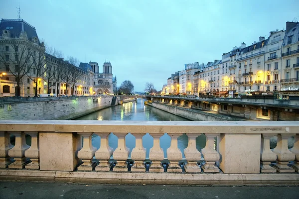 Río Sena por la noche — Foto de Stock