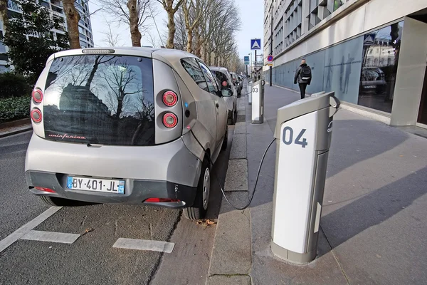 Cargas eléctricas del coche —  Fotos de Stock