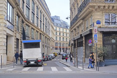 Kamyon Park Paris üzerinde